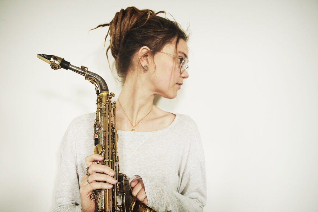 musikern och kompositören Erika Lindholm